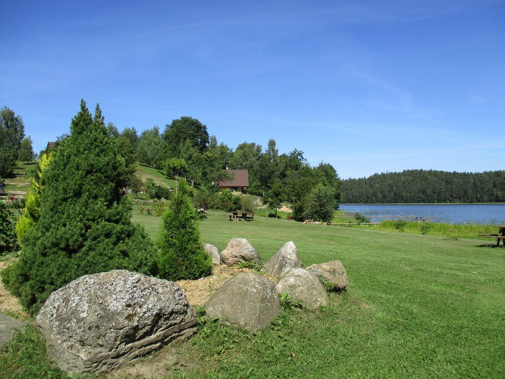 Ezerkalni Villa Raiskums Exterior photo